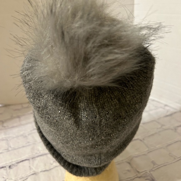 AQUA ACRYLIC NYLON & WOOL FAUX FUR POM RHINESTONES WOMENS BEANIE O/S - Picture 3 of 7